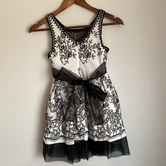 Iris & Ivy size 7 girls black and white formal dress. - Picture 2 of 15